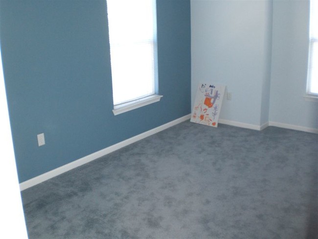 Building Photo - 2 br, 1.5 bath Condo - 22668 Goddard Rd Mi...