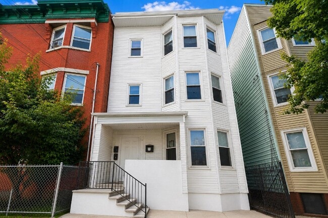 Photo - 52 3rd St (Newark, NJ) Apartment