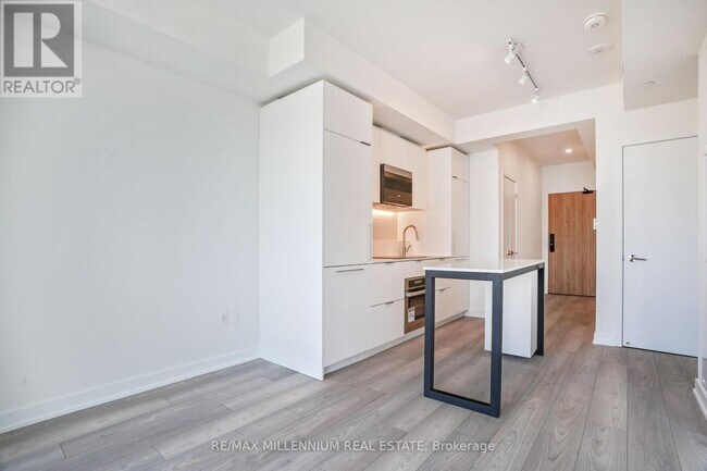 Photo du bâtiment - 1 Fairview Rd E