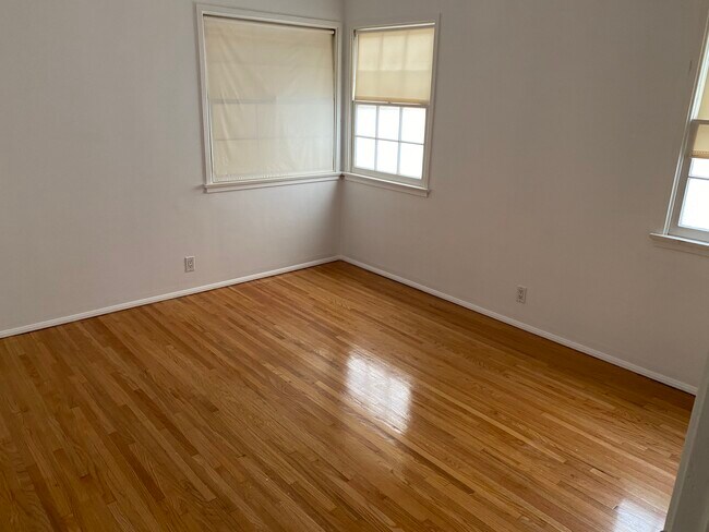 Dormitorio 1 - 5243 Wilkinson Ave