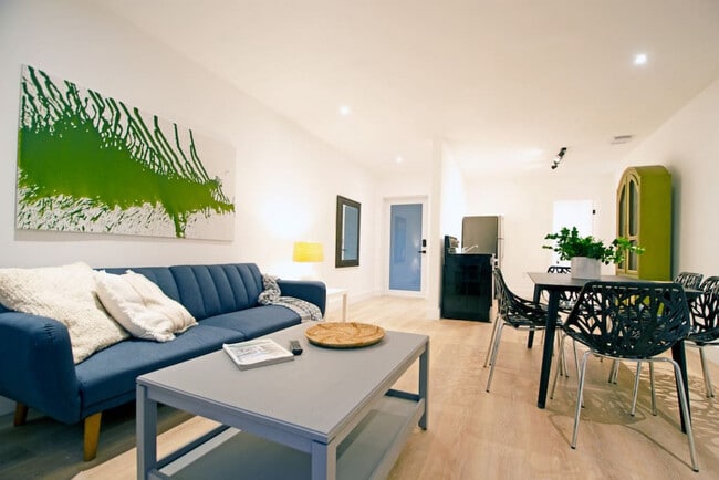 Foto del edificio - 3666 NE 168th St
