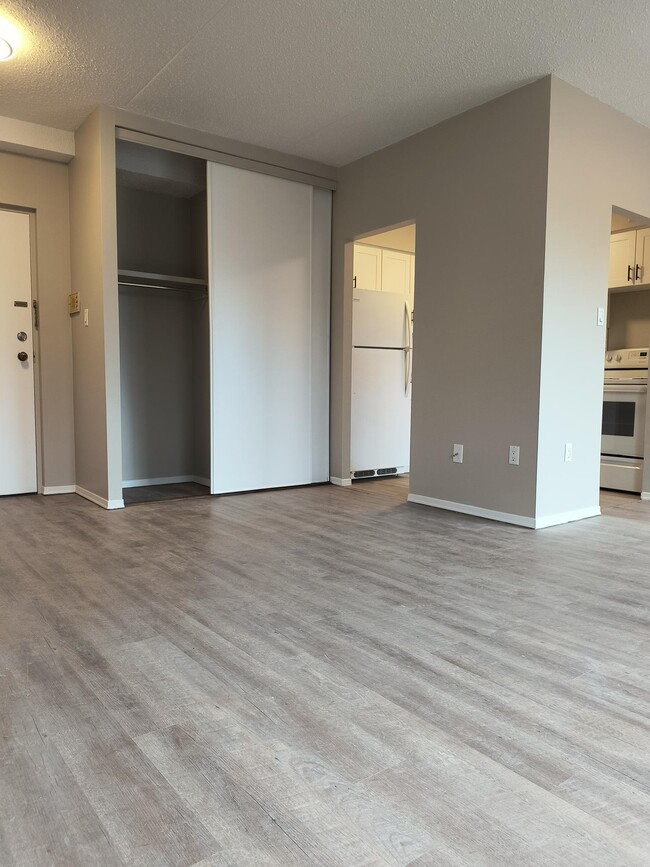 Building Photo - 72 Tollgate Rd