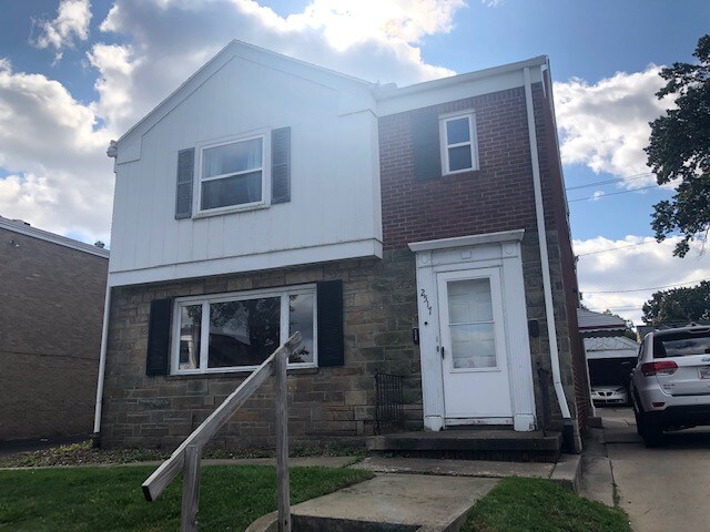 Primary Photo - 2517 W Sylvania Ave