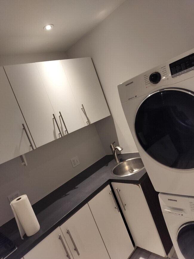 Foto del edificio - 1609 Spence St