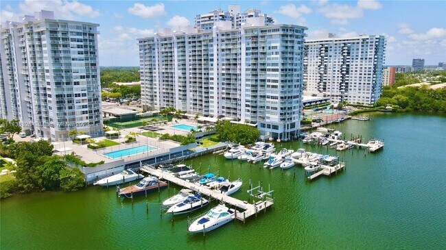 Foto del edificio - 18041 Biscayne Blvd