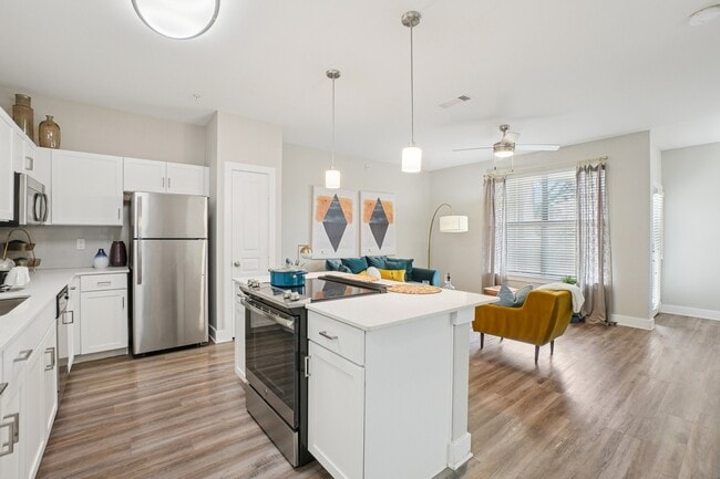 Building Photo - Centreport Lake