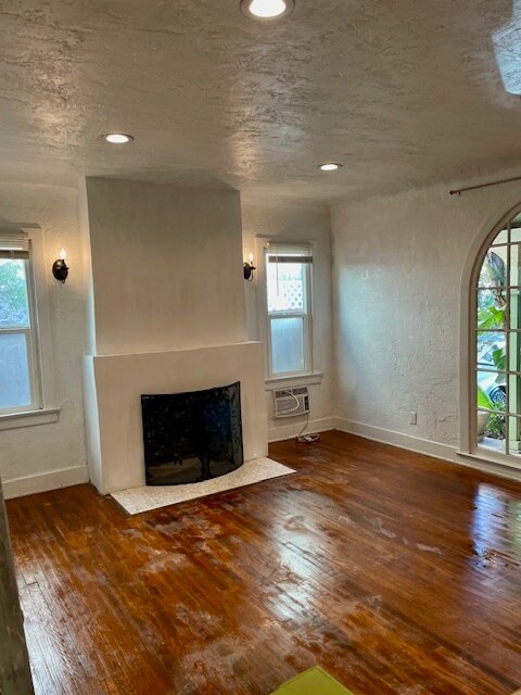 Foto del edificio - 6107 Saturn St