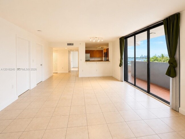 Foto del edificio - 555 NE 30th St