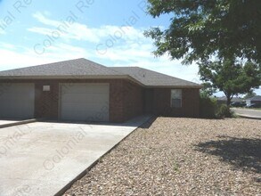 Building Photo - 721 Bison Rd