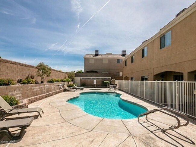 Foto del edificio - Move in Special 1/2 off first months rent!...