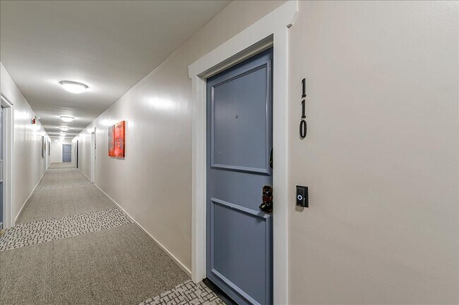 Foto del edificio - 1203 N Sweetzer Ave
