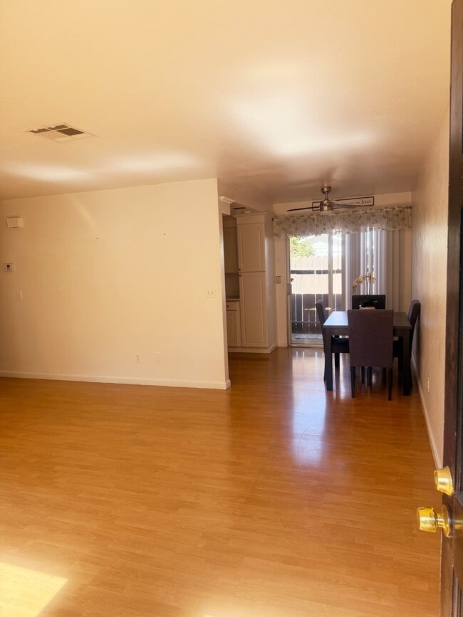 Building Photo - 3001 Quail Hollow Dr
