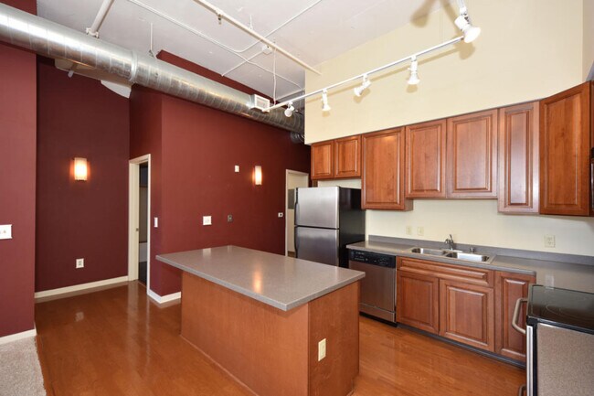 Building Photo - 705 Village Green Way