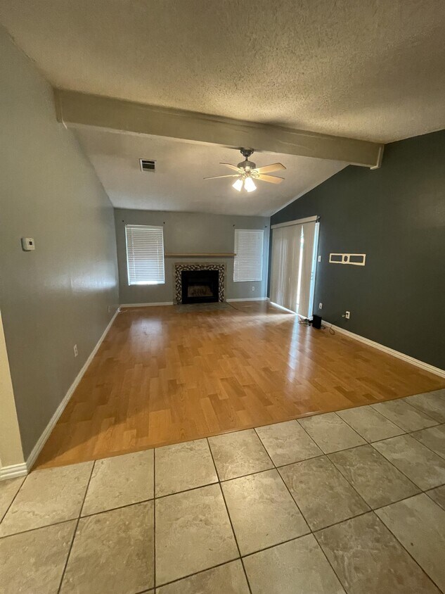 Foto principal - 512 Eberhart Ln