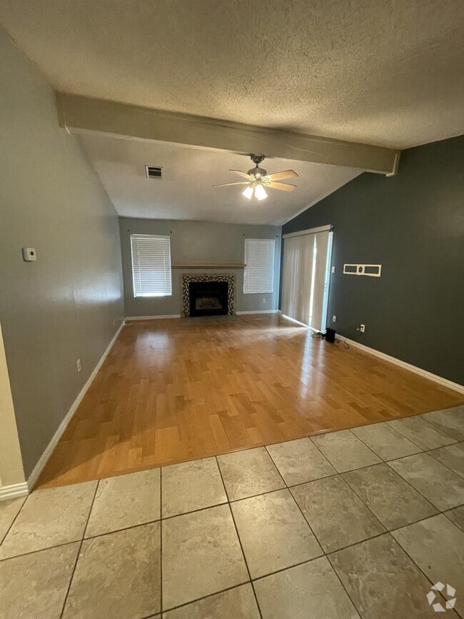 Building Photo - 512 Eberhart Ln