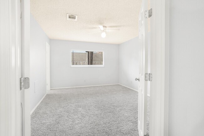 Foto del edificio - 15707 Baytree Dr