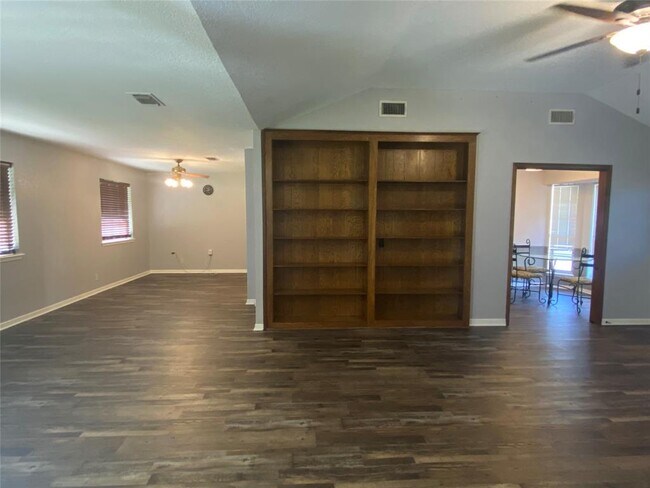 Building Photo - 124 Tamarisk Trail