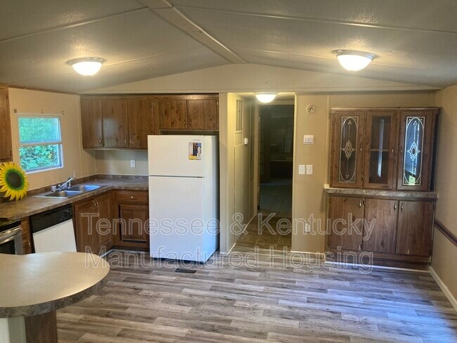 Building Photo - 220 Eller Dr