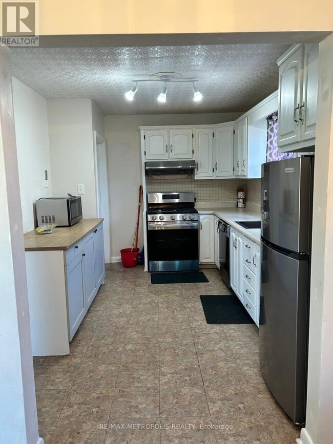 Building Photo - 1409 Tremblay St