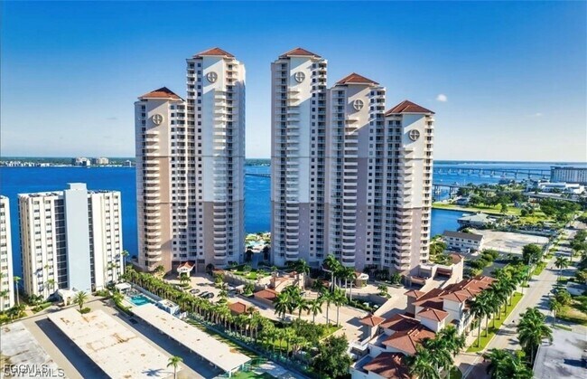 Foto del edificio - 2104 W First St