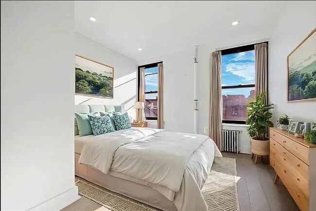 Building Photo - 165 First Avenue