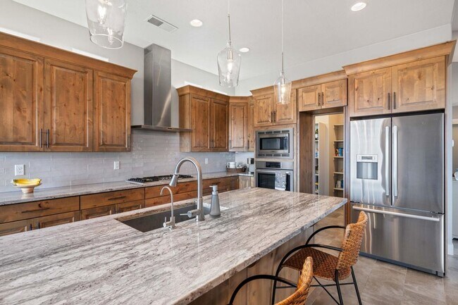 Foto del edificio - Stunning home with Unobstructed Panoramic Views of Pine Valley Mountain —  6-Month Lease Only