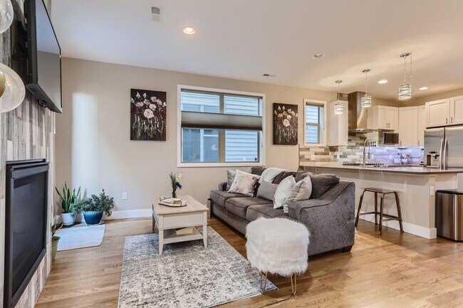 Building Photo - 1261 Perry St