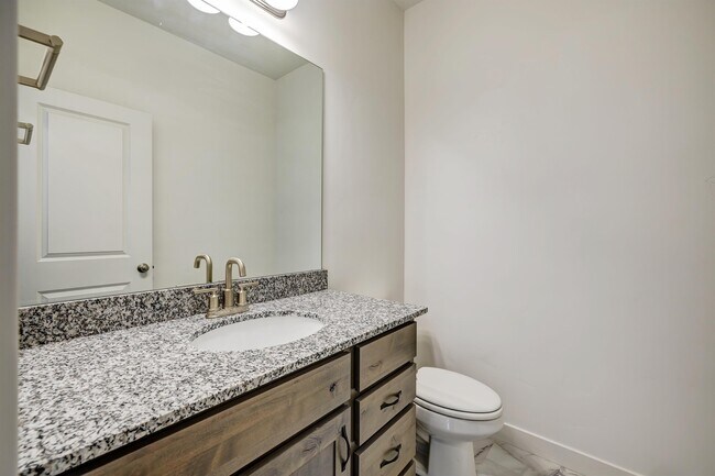 Foto del edificio - 803 N Hilltop Dr