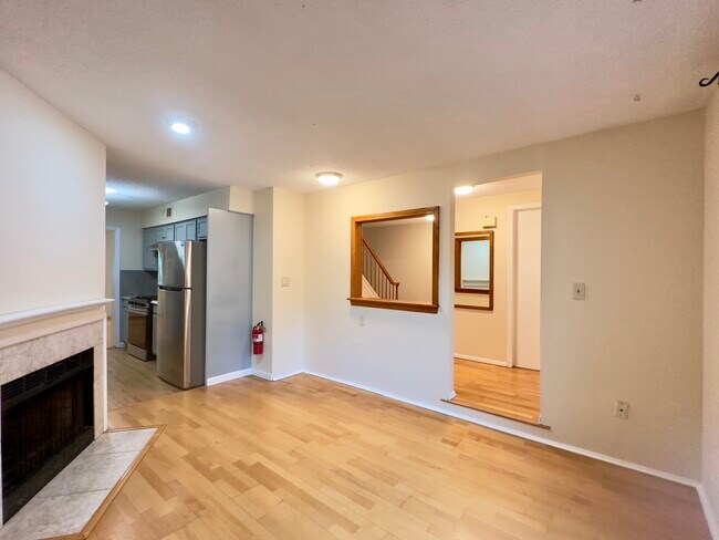 Building Photo - 170 Thoreau Dr