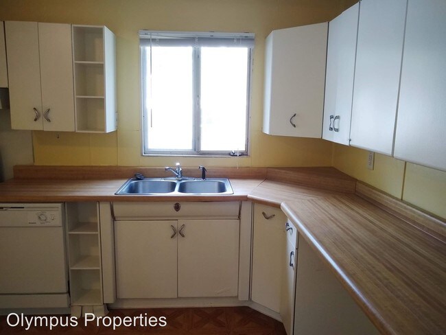 Building Photo - 3 br, 1 bath Room For Rent - 2615 E 5th St