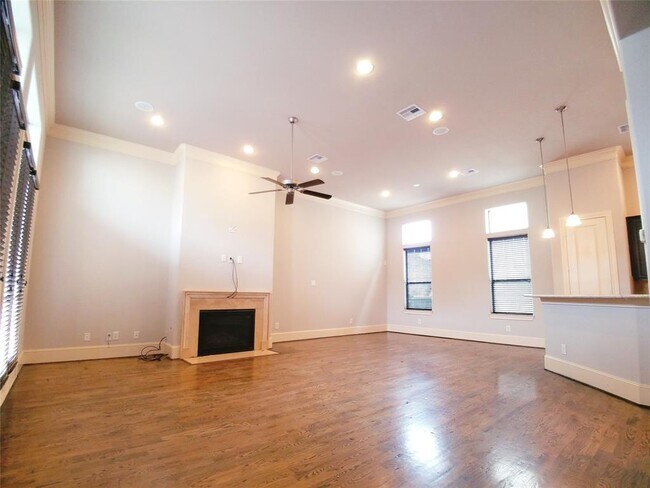Building Photo - 2311 Arabelle St