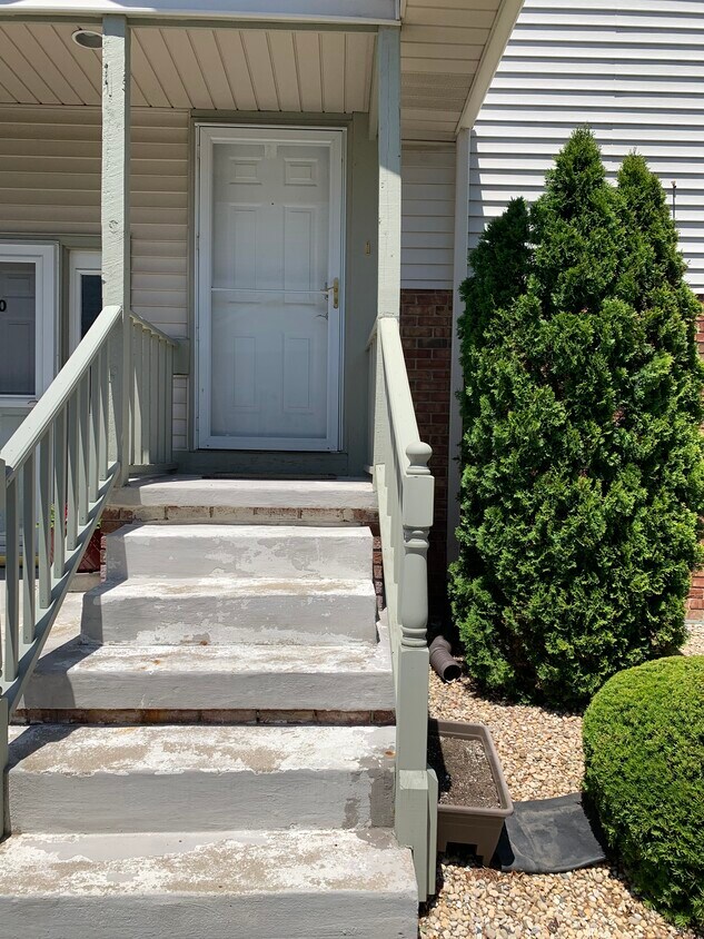 Primary Photo - 9814 Parkway Dr