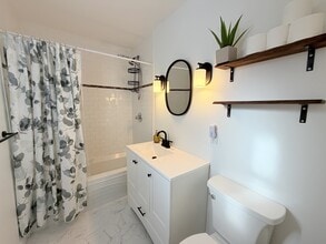 Building Photo - 731 Pineview Ave