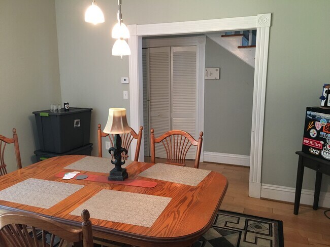 Comedor - 703 W Leigh St