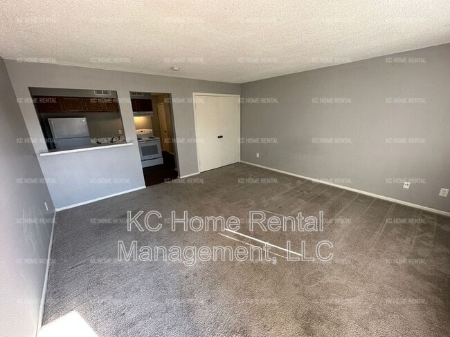 Building Photo - 561 N Somerset Terrace