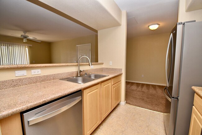 Building Photo - LOVELY 1 BED, 1 BATH CONDO A FEW MINUTES A...