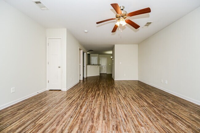 Building Photo - 2245 Marlin Dr