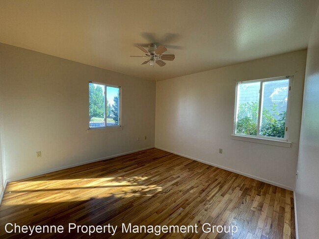 Building Photo - 3 br, 2 bath House - 1107 Crescent Dr
