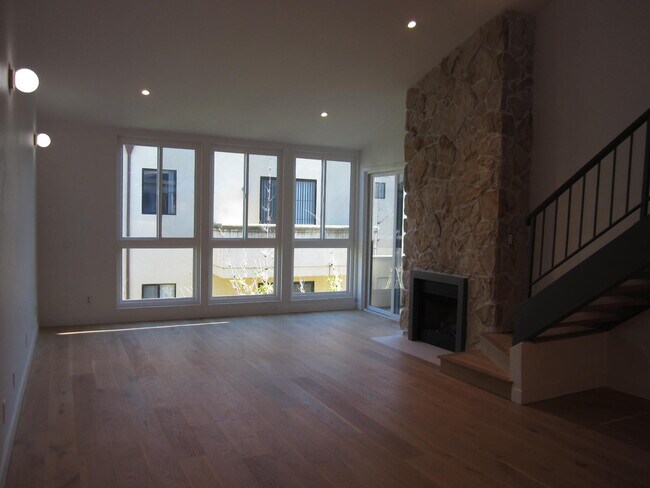 Foto del edificio - 725 S Barrington Ave