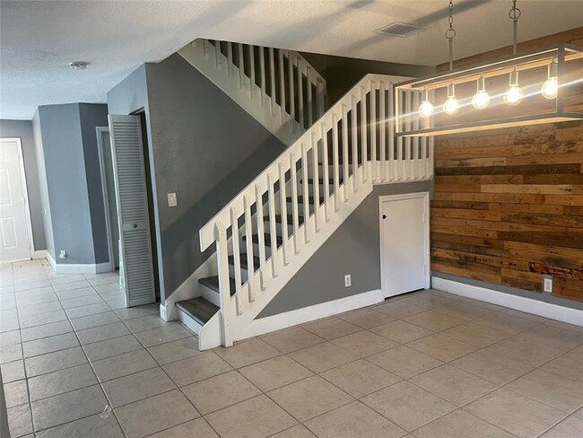 Foto del edificio - 9162 Vineyard Lake Dr