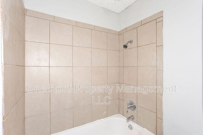 Foto del edificio - 3228-3230 E 8th St.