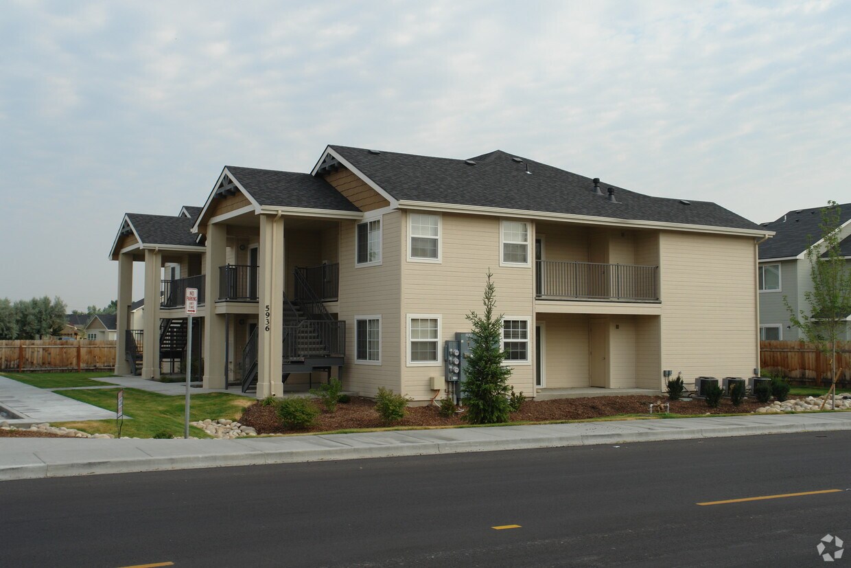 Building Photo - 5936-5938 W Ellens Ferry Dr