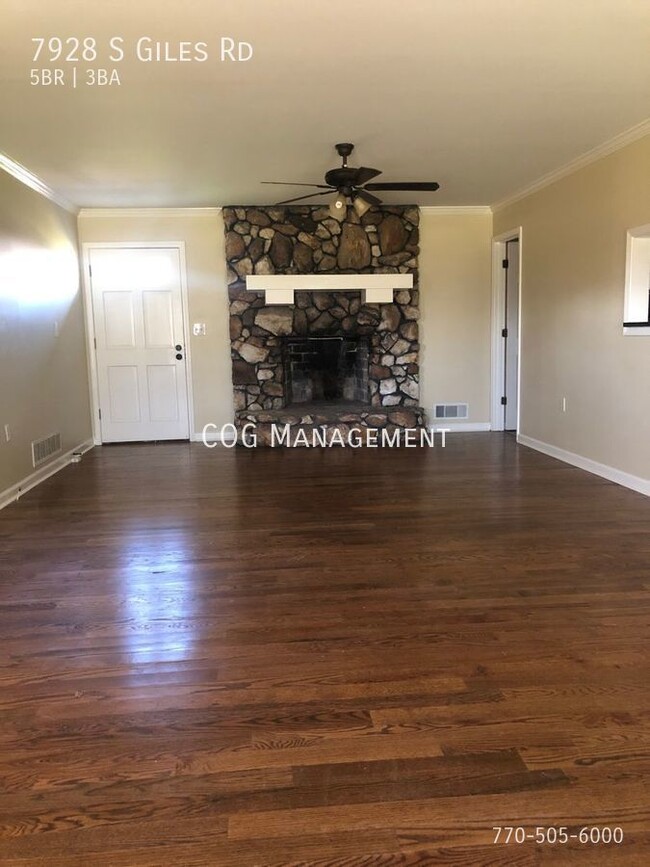 Building Photo - Spacious 5 bedroom 3 bath remodeled home i...