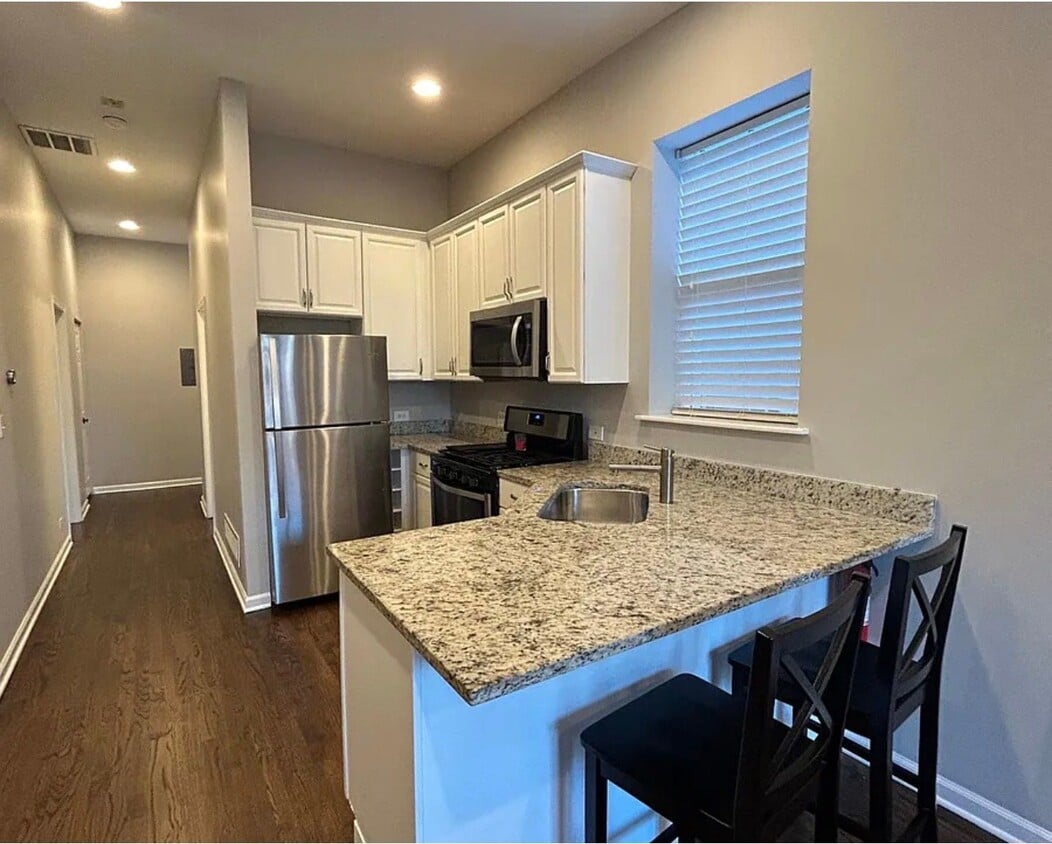 Photo - 3232 S Wells St (Chicago, IL)