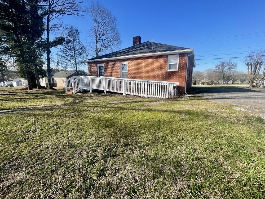 Primary Photo - 319 Enola Rd