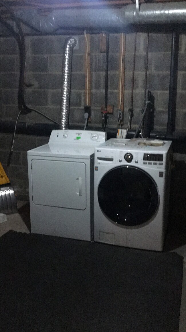 Sala de lavandería - 702 Sharon Garden Ct