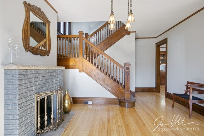 Building Photo - 4 bed 1.5 bath Home in Eau Claire, WI