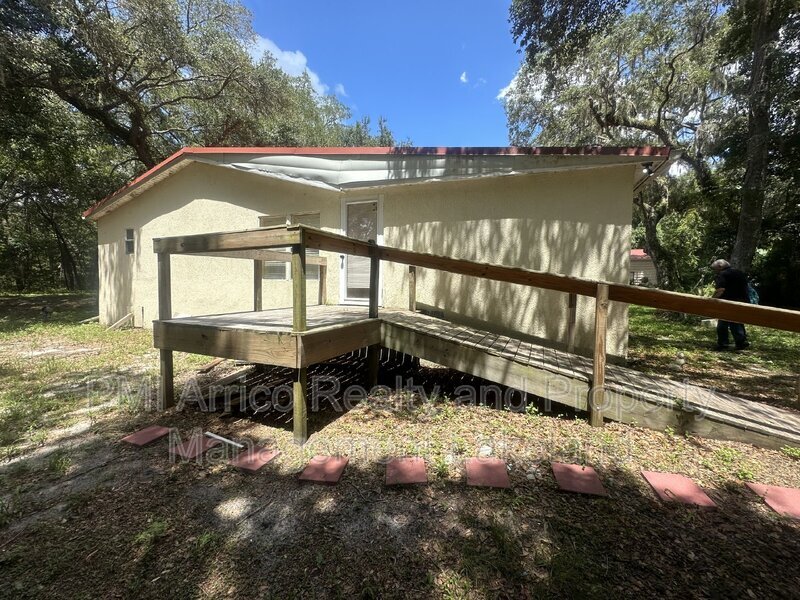 Foto principal - 721 W Socrum Loop Rd