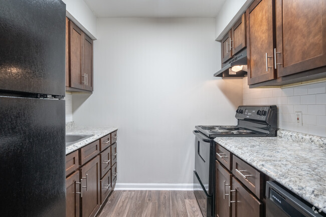 2BR, 2BA - 912SF - Kitchen - Riverwood Park