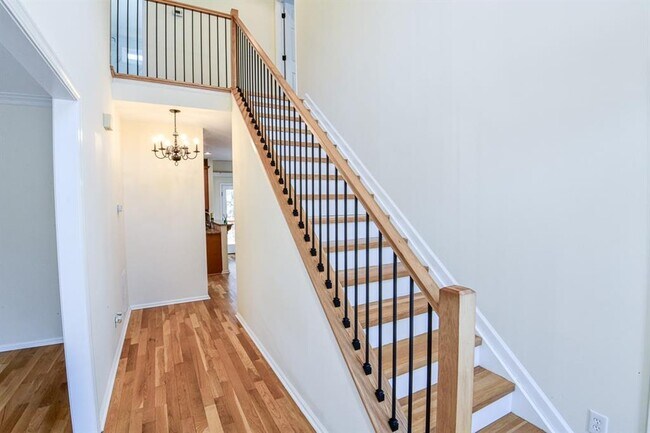 Building Photo - 1865 Oak Tree Hollow